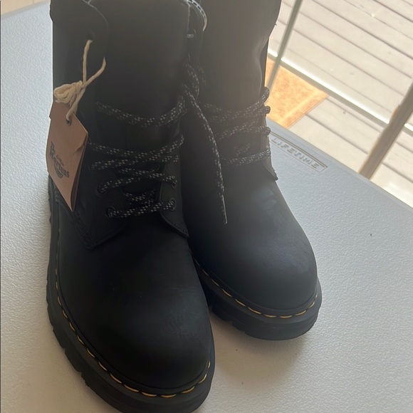 Dr. Martens Black Boots Women’s 7 Black Leather Trinity 1460 - Picture 2 of 8